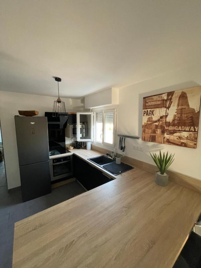 Agreable T2 Traversant Rdc Avec Terrasse + Balcon+ Parking 2 Places Montpellier Luaran gambar