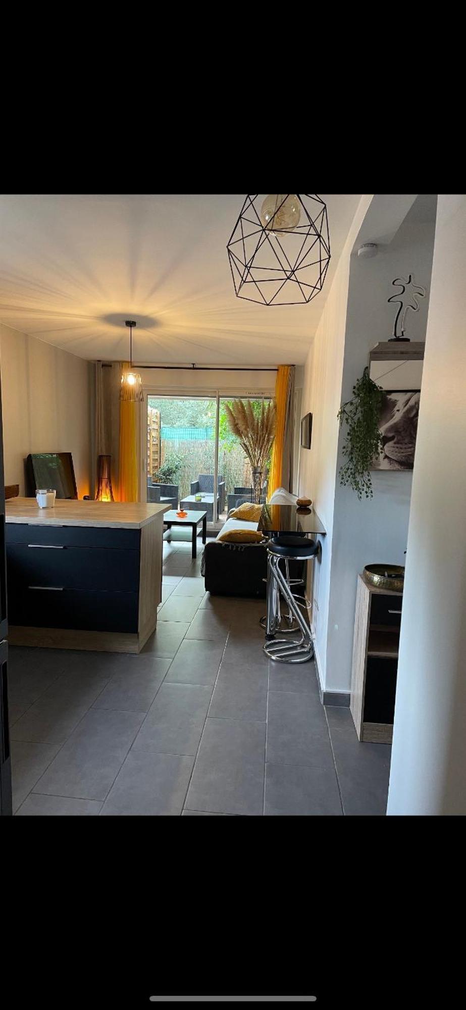 Agreable T2 Traversant Rdc Avec Terrasse + Balcon+ Parking 2 Places Montpellier Luaran gambar